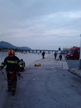 Rescate De Un Joven Que Se Había Caído Al Agua En El Puerto De Santoña