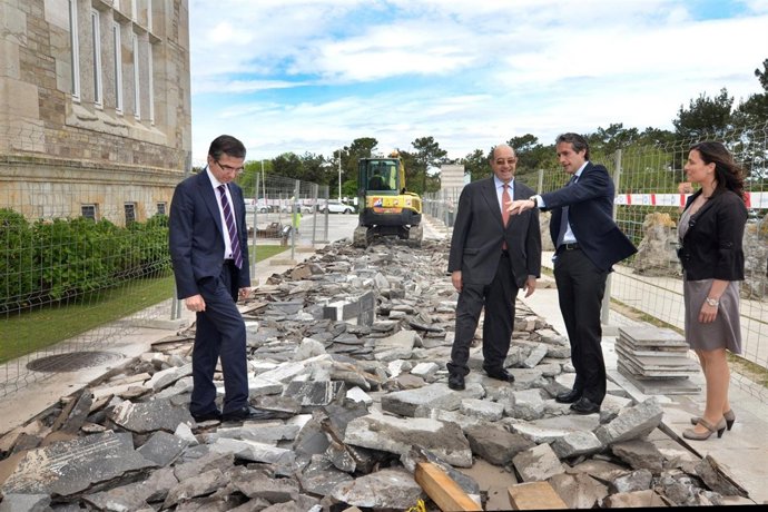 Obras De Sustitución De La Explanada Del Palacio De La Magdalena