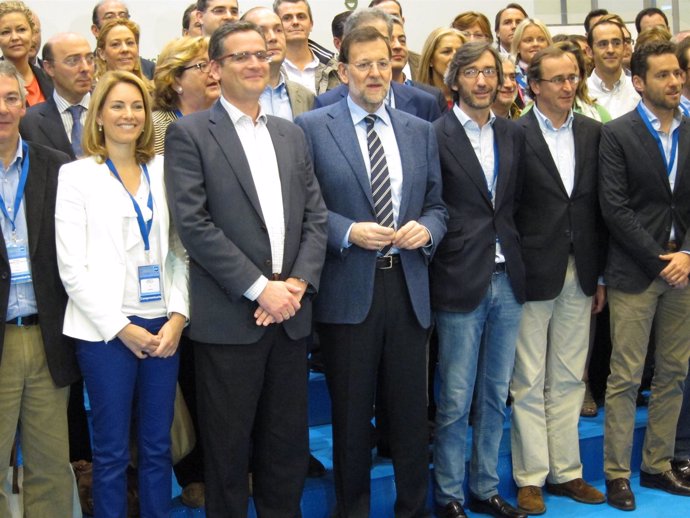 Mariano Rajoy Con Miembros De La Nueva Ejecutiva Del PP Vasco