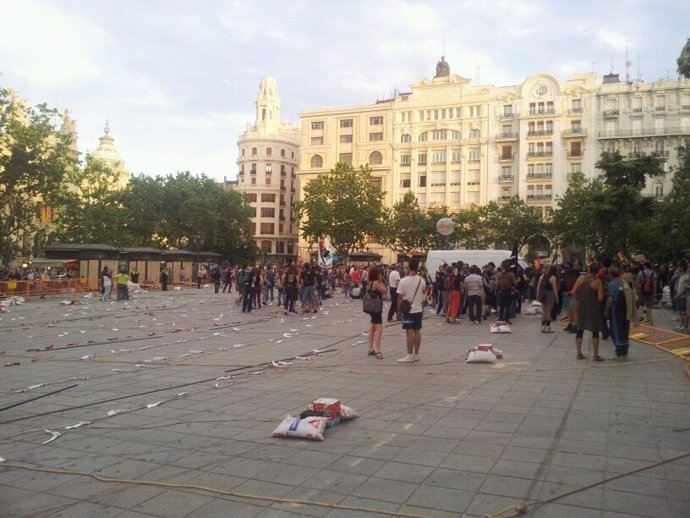 Manifestantes Invaden El Recinto De La Mascletà