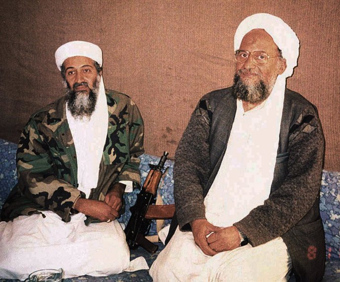 Presunto Nuevo Líder De Al Qaeda, Ayman Al Zawahiri, Con Bin Laden