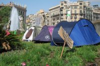 15M.- Cerca de un centenar de personas pernocta en plaza Cataluña 