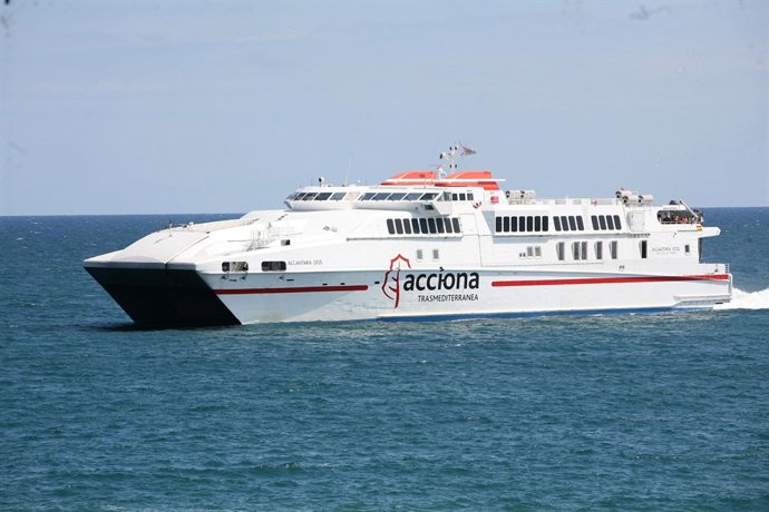 Catamarán Alcantará Dos De Acciona Trasmediterranea