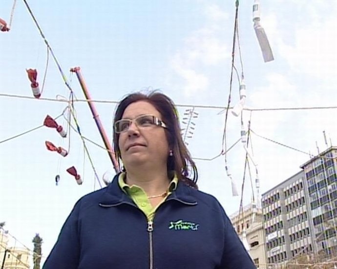 Reyes Martí En El Montaje De Una De Las 'Mascletaes' Disparadas En Fallas 