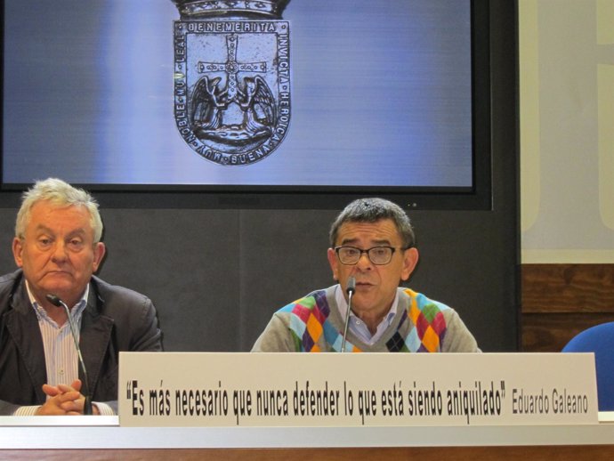 Emilio Huerta Y Roberto Sánchez Ramos (IU), En Rueda De Prensa