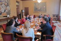 El Gobierno del Principado se compromete a trasladar el plan de ajuste a los grupos parlamentarios