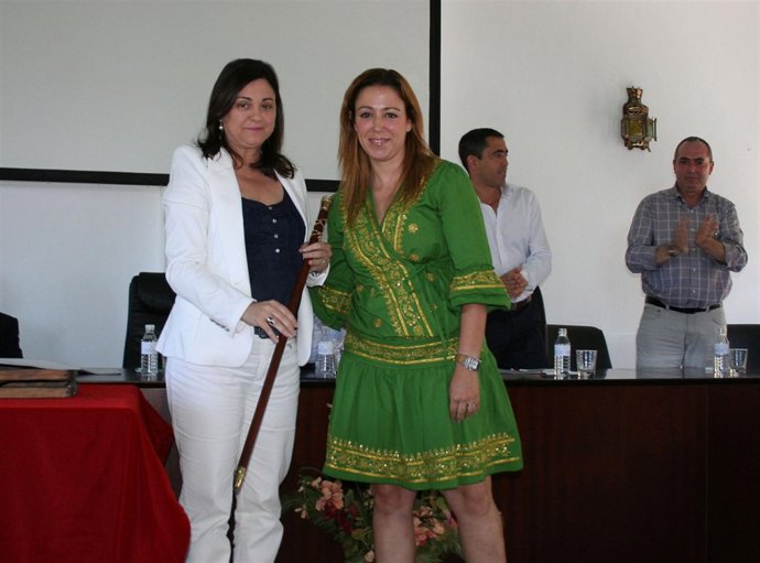 La alcaldesa de Casares, Antonia Morera (de blanco) 