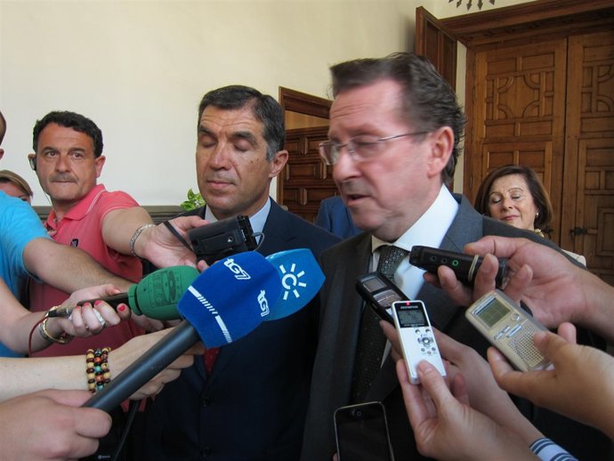 Consejero De Justicia E Interior, Emilio De Llera, Con Lorenzo Del Río