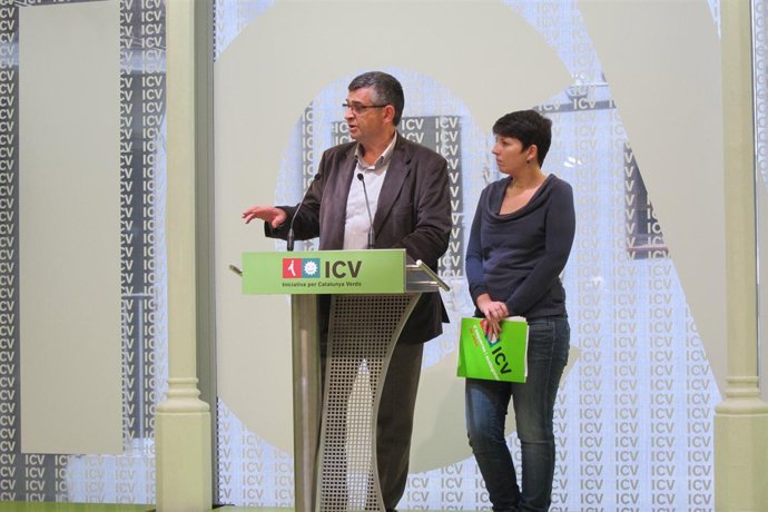 Salvador Milà Y Laia Ortiz, En Rueda De Prensa