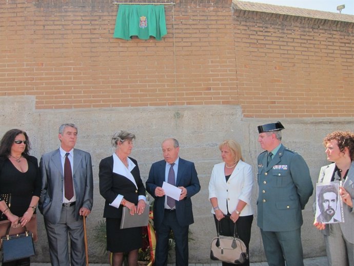 El Alcalde De Granada Durante El Homenaje A Una Víctima De ETA