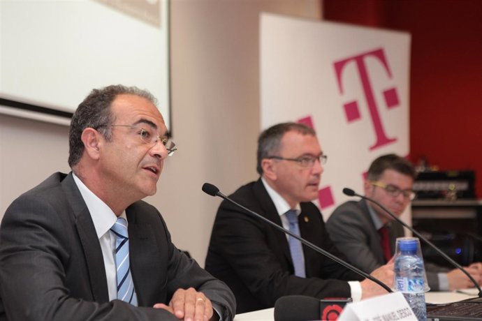 J.M.Desco (T-Systems), A La Izqda