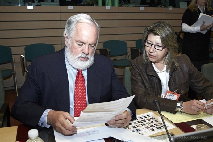 La Conselleira Do Mar, Rosa Quintana, Con El Ministro Cañete