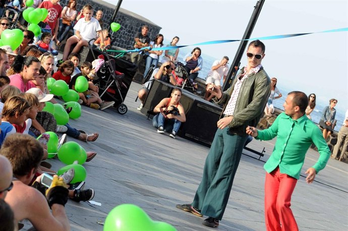 Una Actuación De 'Mueca'                        