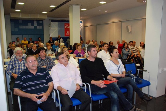Iturbide, Vall, Herrero Y Ruiz En La Asamblea Del PSN De Pamplona 