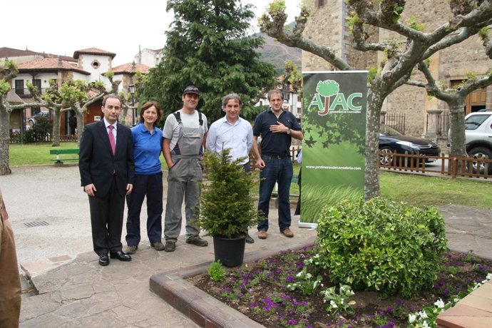 Serna Visita Los Jardines Jesús De Monasterio De Potes 