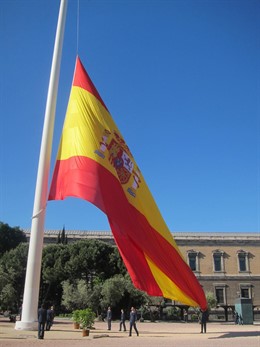 Izado De Bandera En Colón