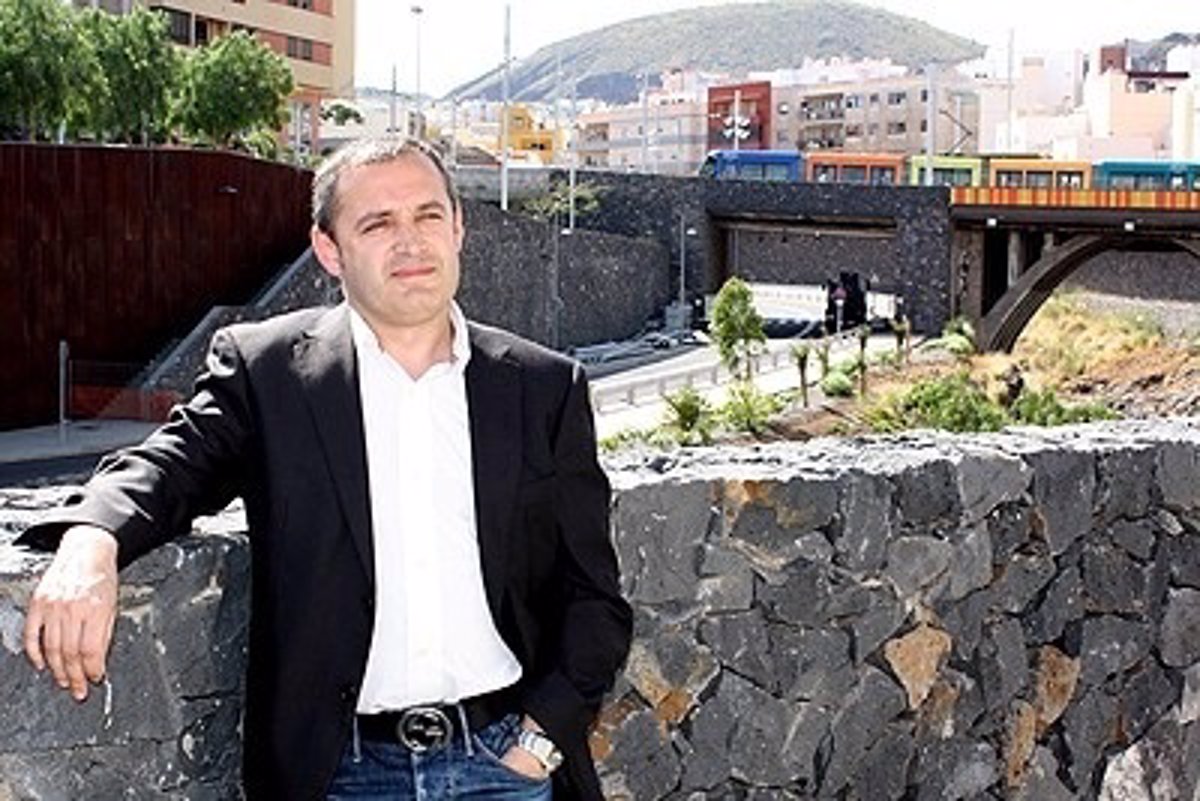 Por Tenerife retira la confianza a Jos Manuel Corrales y espera