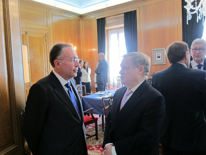 Vigón, Conversa Con Adolfo Menéndez.