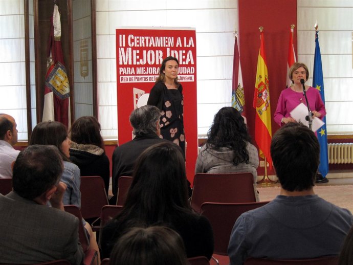 Corres Se Dirige A Los Participantes En 'Mejor Idea' En Presencia De Gamarra