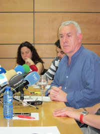 Cayo Lara considera "desproporcionado" el ajuste exigido a las comunidades autónomas para cumplir el objetivo de déficit