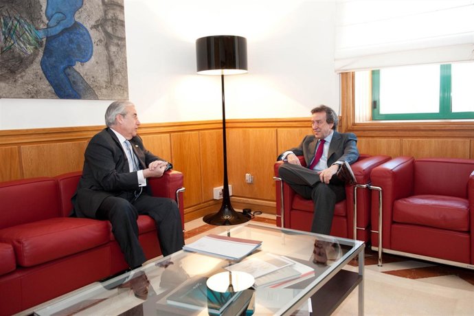 De Santiago-Juárez Se Reúne Con Encabo Terry.