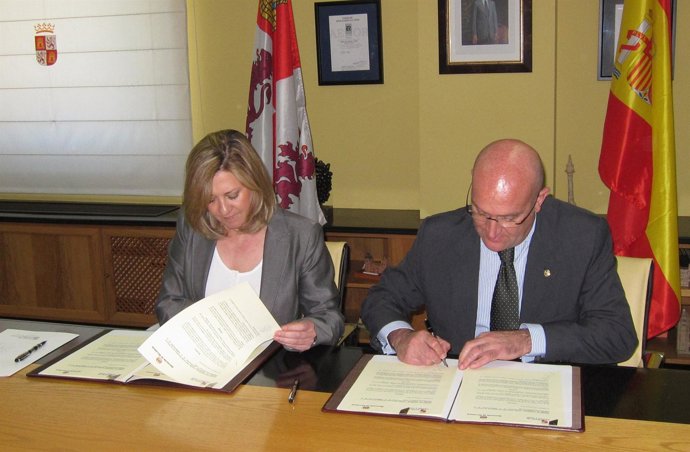 La Consejera Pilar Del Olmo Y El Presidente De La Diputación Jesús Julio Carnero