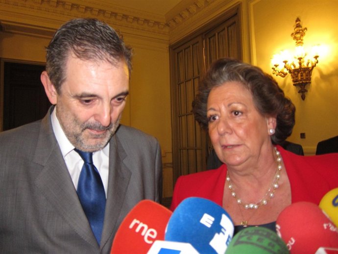 Barberá Junto Al Presidente De Telefónica España Tras Su Reunión