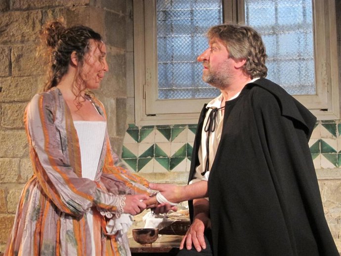 Pere Arquillué Y Marta Betriu En 'Cyrano De Bergerac', De Oriol Broggi 