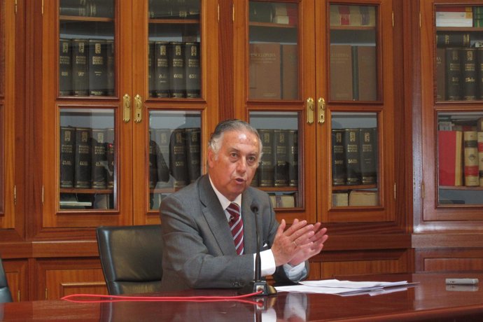 El Subdelegado Del Gobierno En Huelva, Enrique Pérez Viguera.