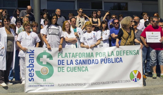 Concentrados Ante El Hospital De Cuenca
