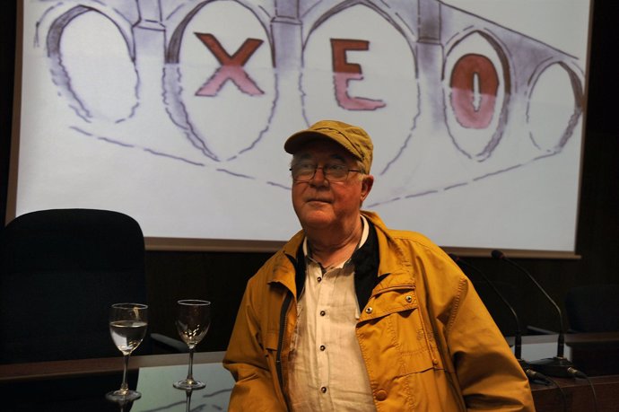 Ourense 15 Mayo 2012: El Periodista Y Escritor Ramón Chao Con Una Gorra Que Le 