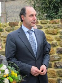 Diego denuncia que el PSOE se "quita la careta" y "tira al monte" con los recortes en Andalucía