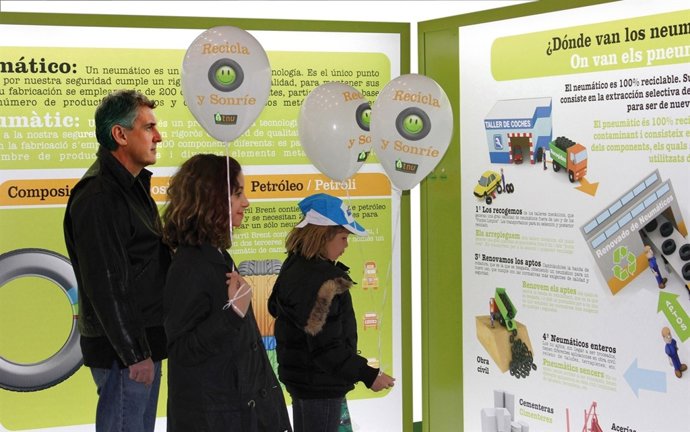 La Exposición "Recicla Y Sonríe" De TNU