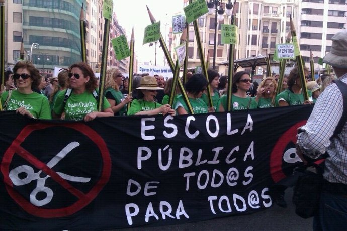 Inicio De La Marcha De Protesta De Docentes En Valencia