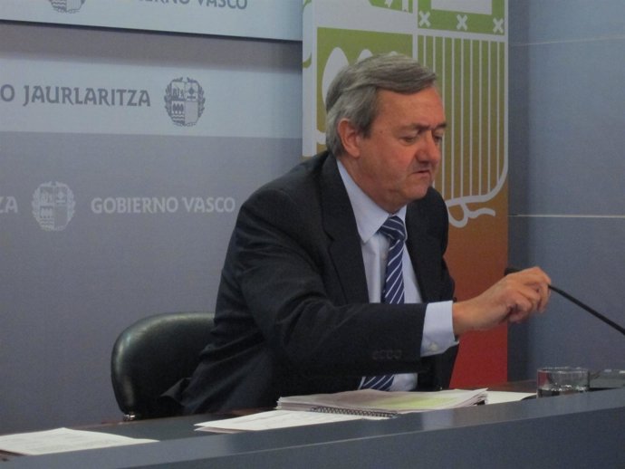 Carlos Agirre En El Parlamento Vasco