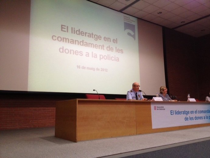 El Comisario J.Milan Y La Directora Del ISPC, N.Aymerich