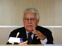 Felipe González acepta la designación como Hijo Predilecto de la ciudad