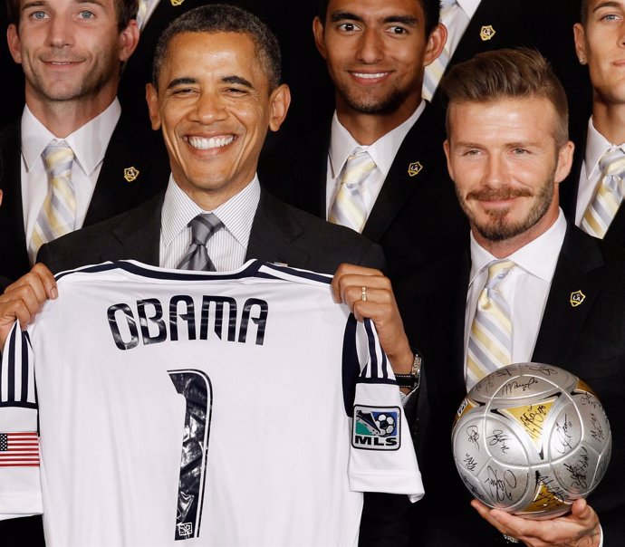 Barack Obama junto a David Beckham