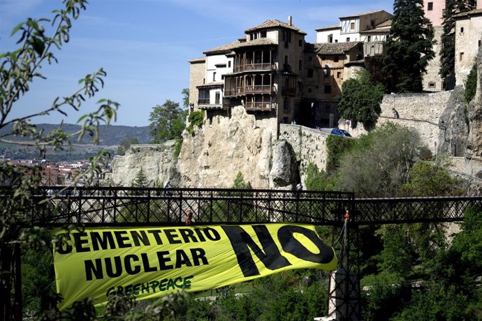 Pancarta Desplegada Por Greenpeace