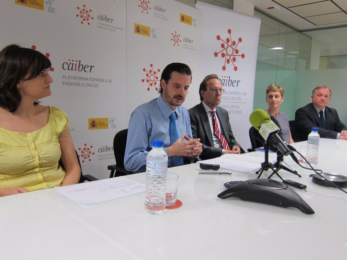 El Director De Caiber E Investigadores Durante La Presentación Del Balance Anual