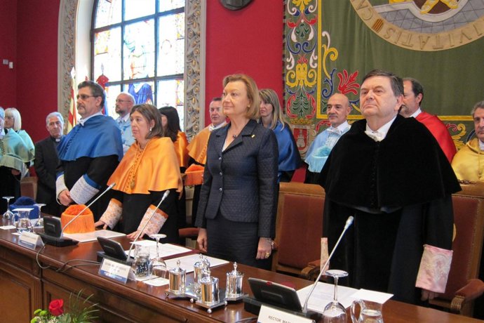 Luisa Fernanda Rudi Asiste A La Investidura Del Rector De La UZ, Manuel López