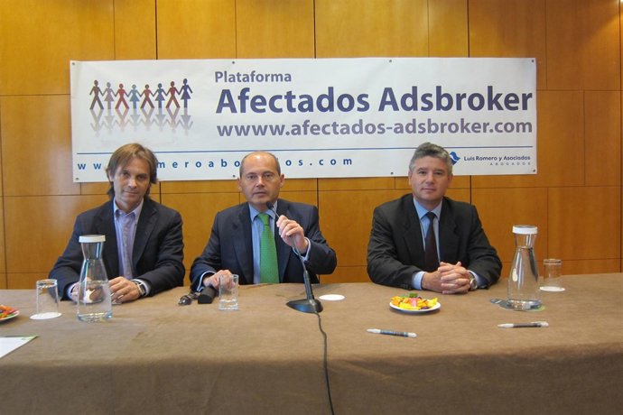 Luis Romero, Abogado (Centro), Junto A Dos Portavoces De La Plataforma