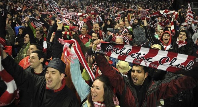 Afición del athletic de Bilbao en San Mamés