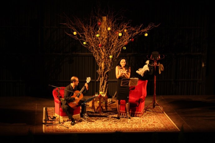 'Mordiendo La Manzana'