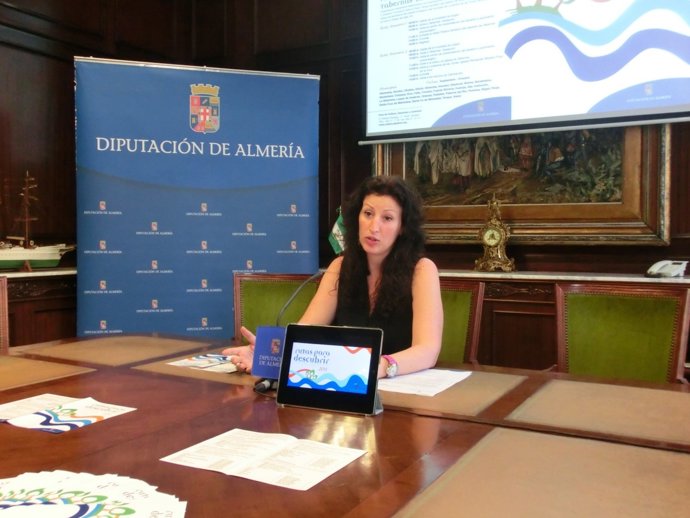 La Diputada De Cultura, María Vázquez 