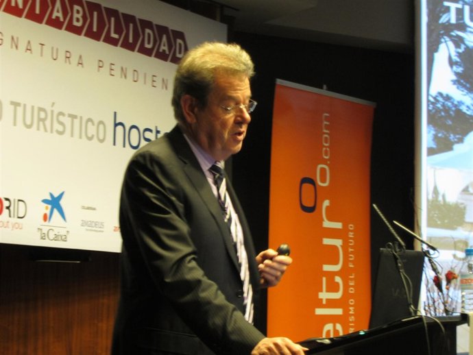 Peter Long, Consejero Delegado De TUI Travel