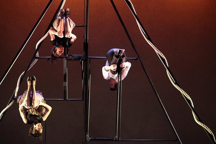 Espectáculo De La Compañía Sifó