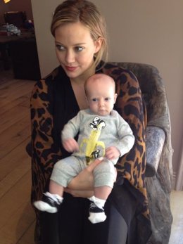 Hilary duff y su hijo Luca en Twitter