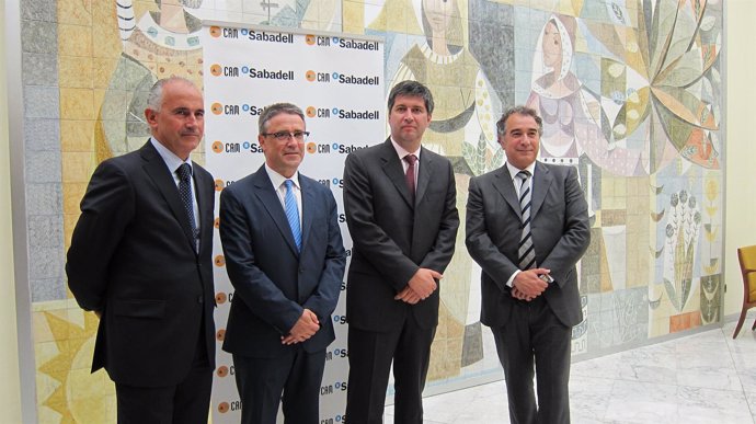 El Director General De Banco Sabadell, Miguel Montes A La Izquierda