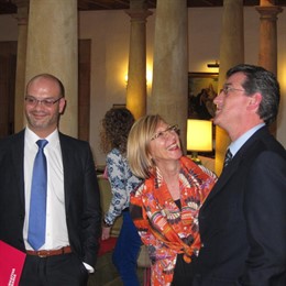 Rosa Díez Arropa A Ignacio Prendes